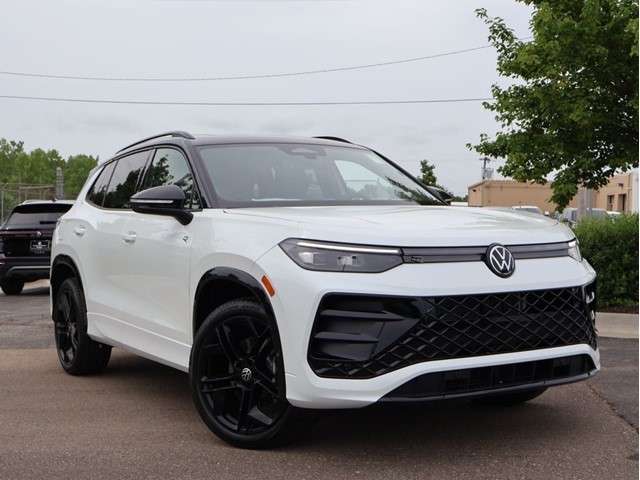 2025 Volkswagen Tiguan 2.0T SE R-Line Black