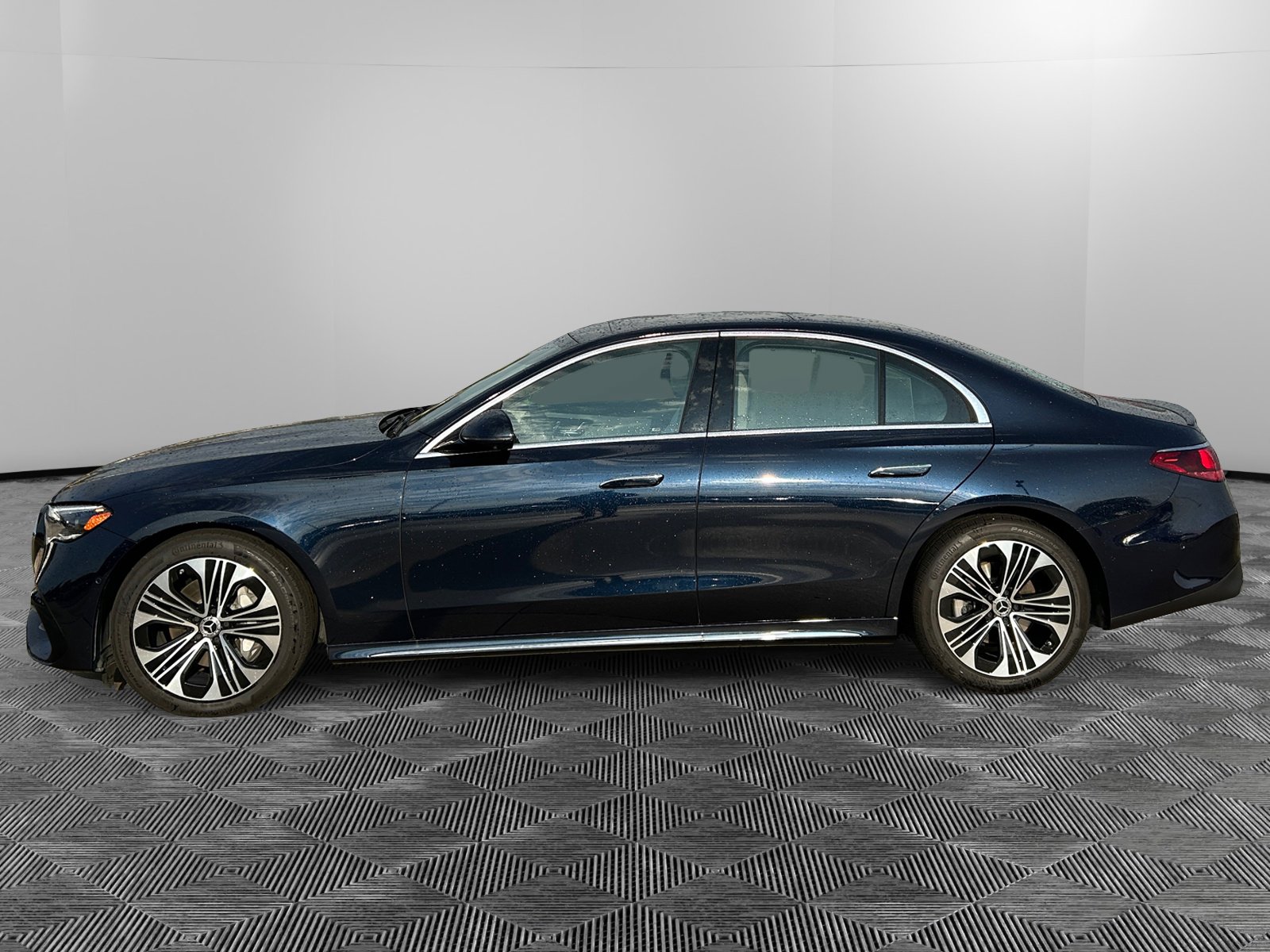 2025 Mercedes Benz E 350 4MATIC Sedan photo 2