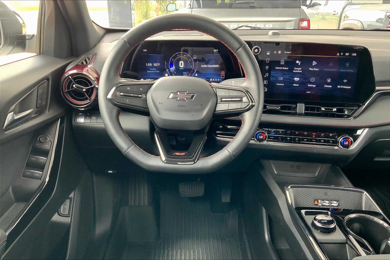 2025 Chevrolet Equinox RS photo 2