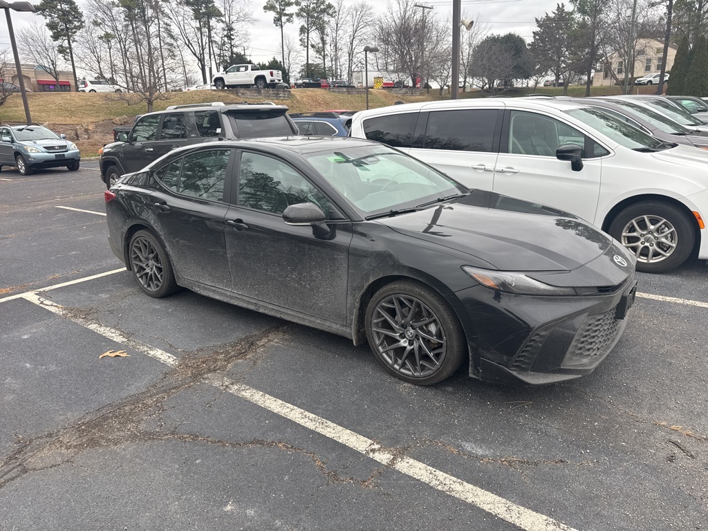 2025 Toyota Camry SE's photo