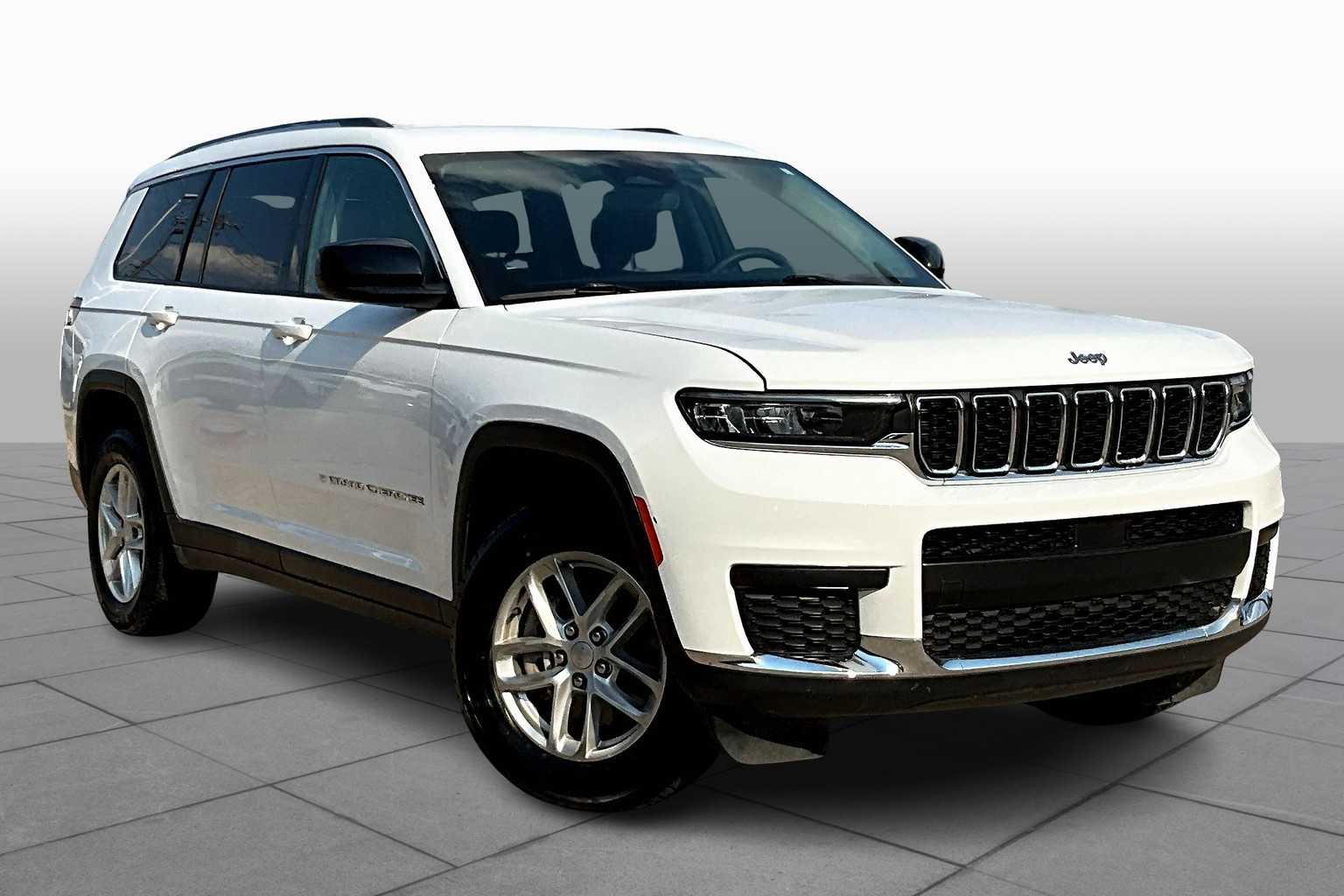 2023 Jeep Grand Cherokee Laredo Altitude photo 2