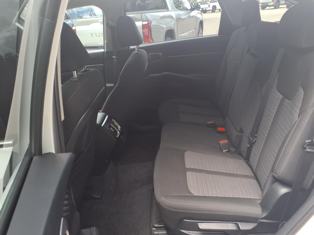 2022 Kia Sorento LX photo 8