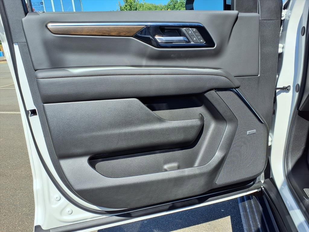 2025 Chevrolet Tahoe High Country photo 16
