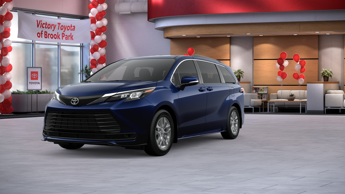 2026 Toyota Sienna LE's photo