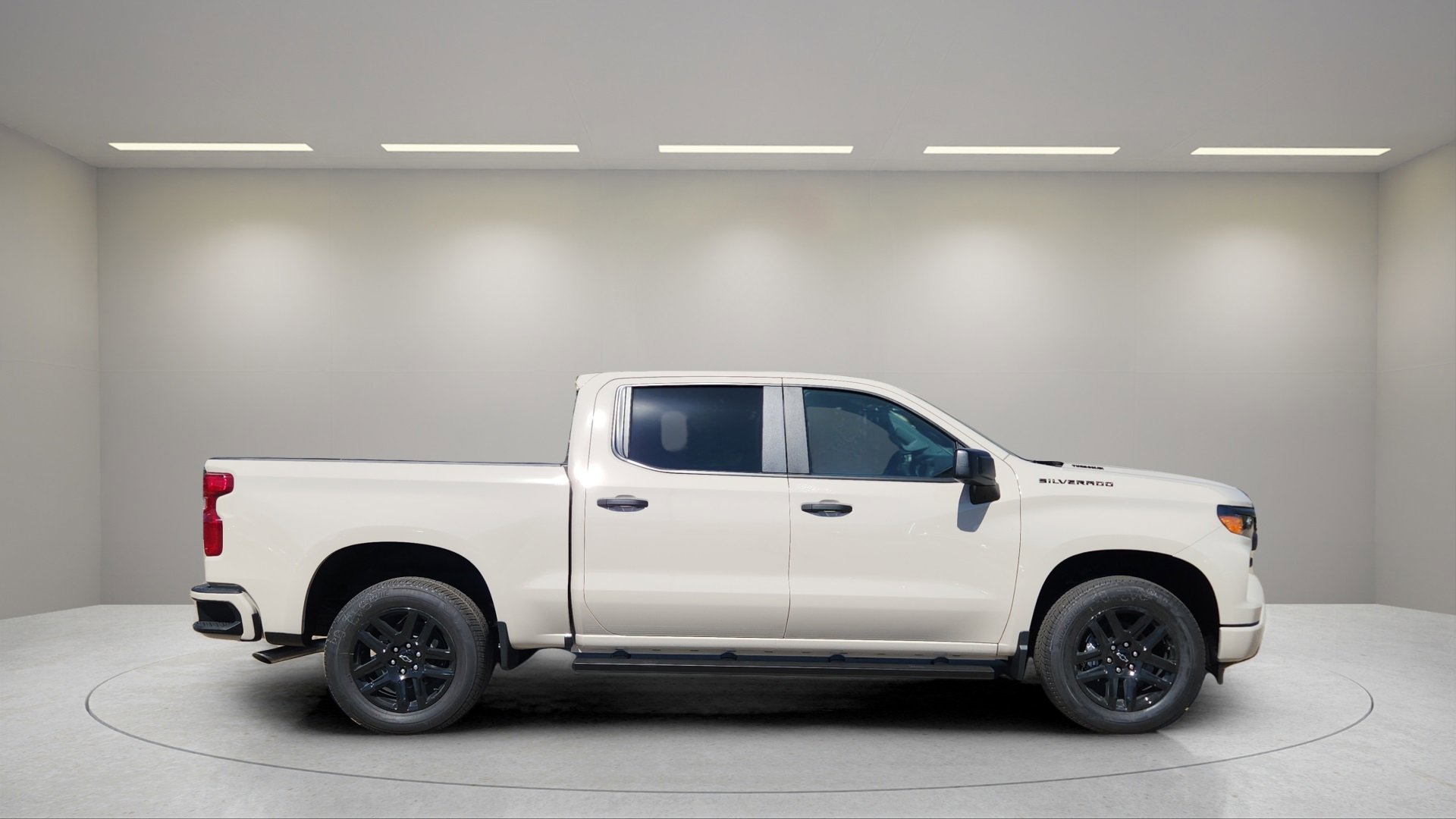 2026 Chevrolet Silverado 1500 Custom photo 2