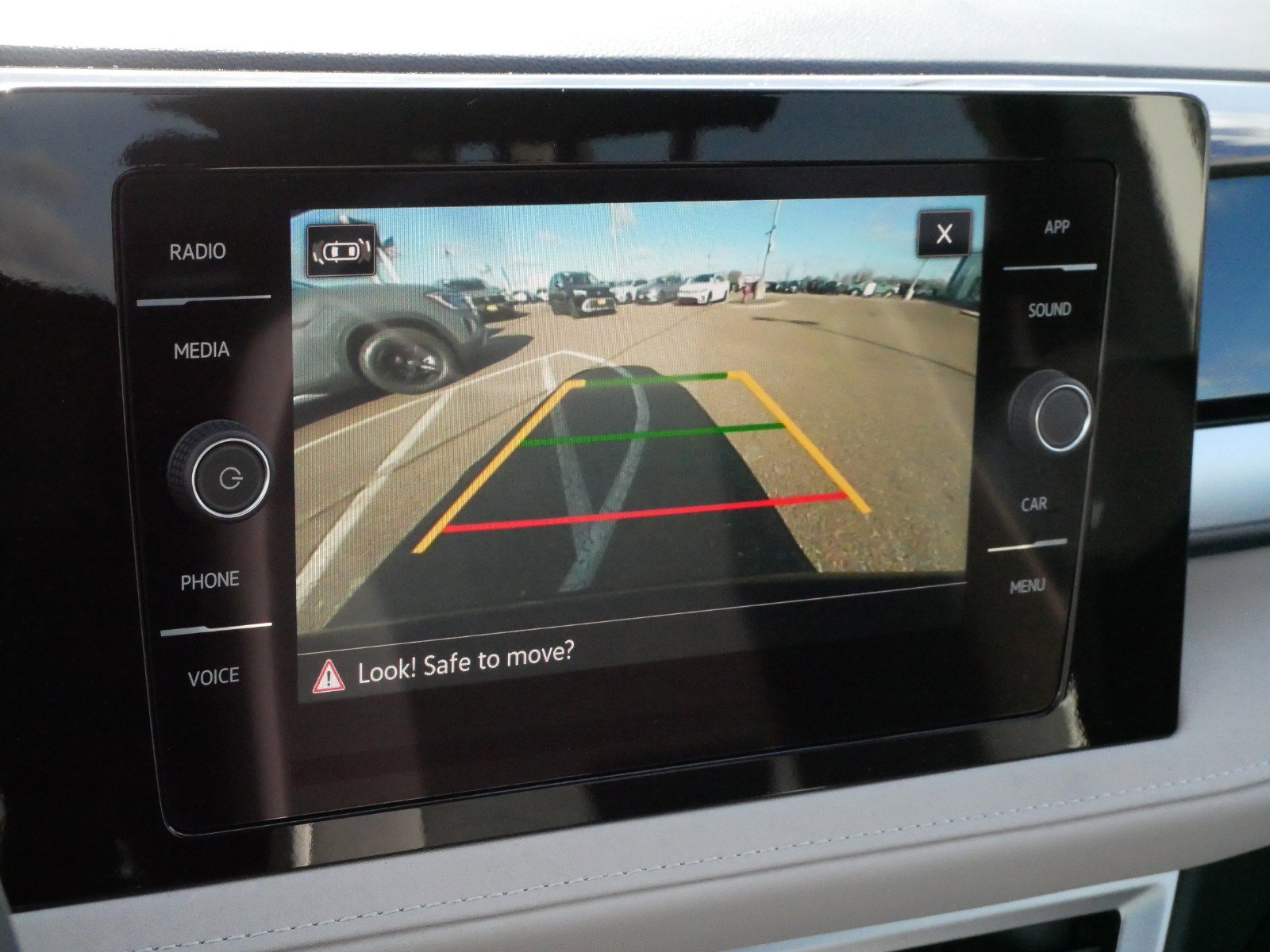 2025 Volkswagen Taos SE photo 9