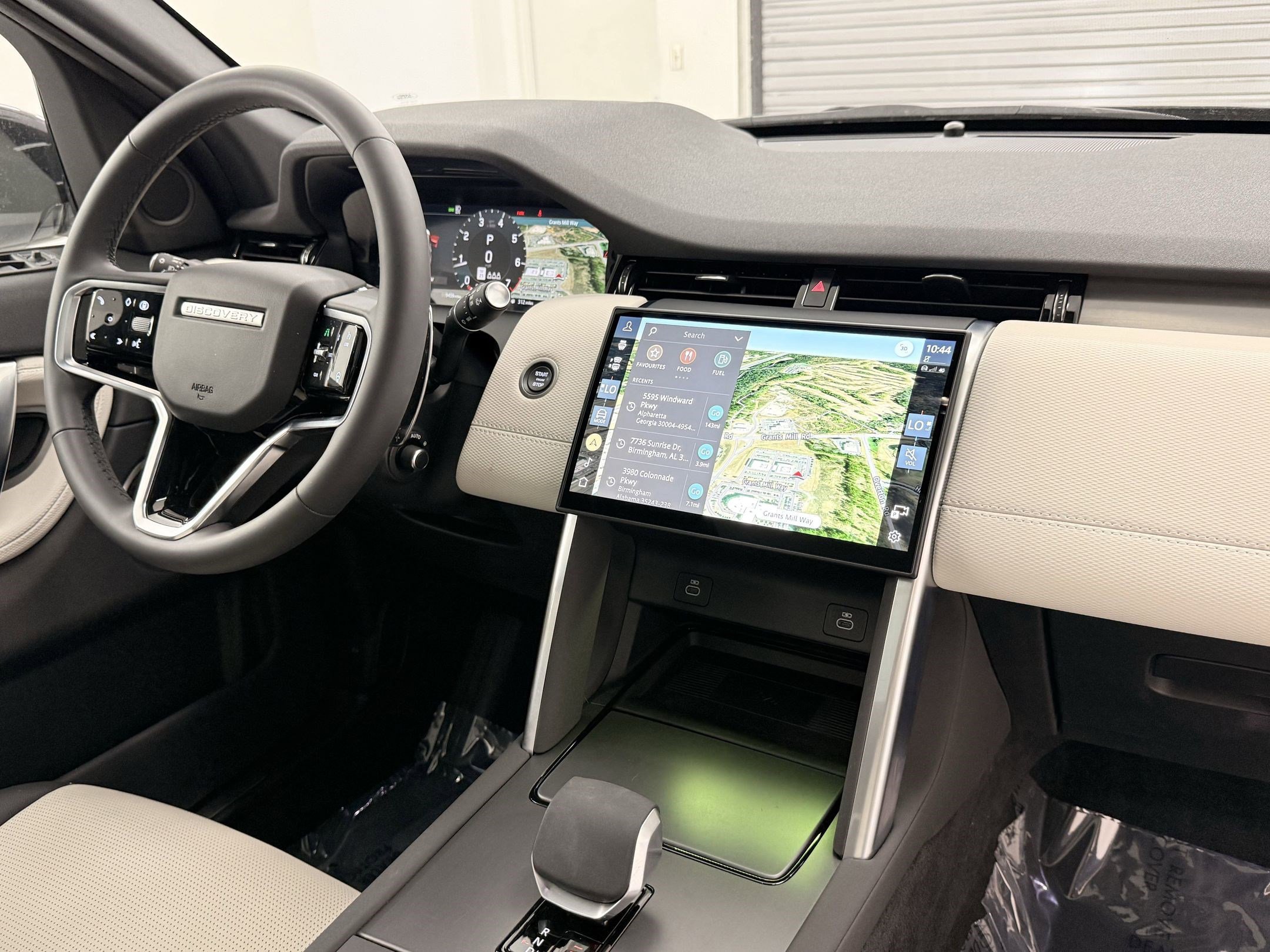 2025 Land Rover Discovery Sport Dynamic SE photo 4