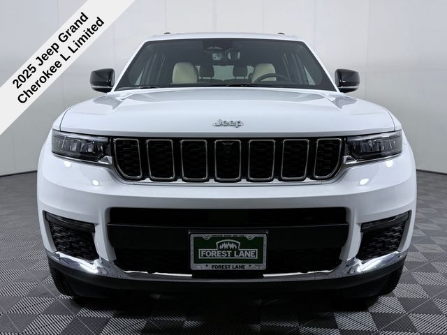 2025 Jeep Grand Cherokee Limited photo 3