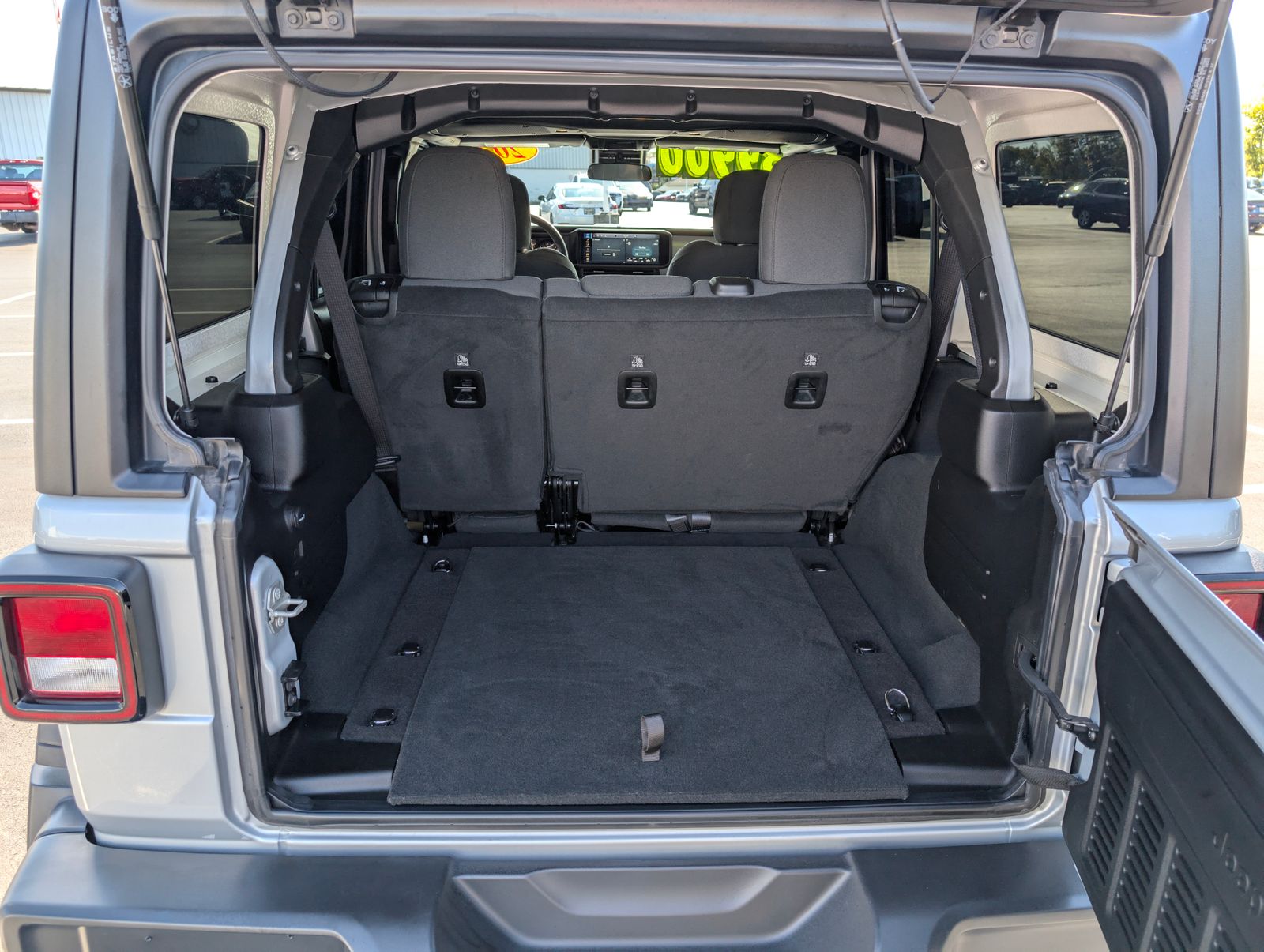 2024 Jeep Wrangler Willys photo 25