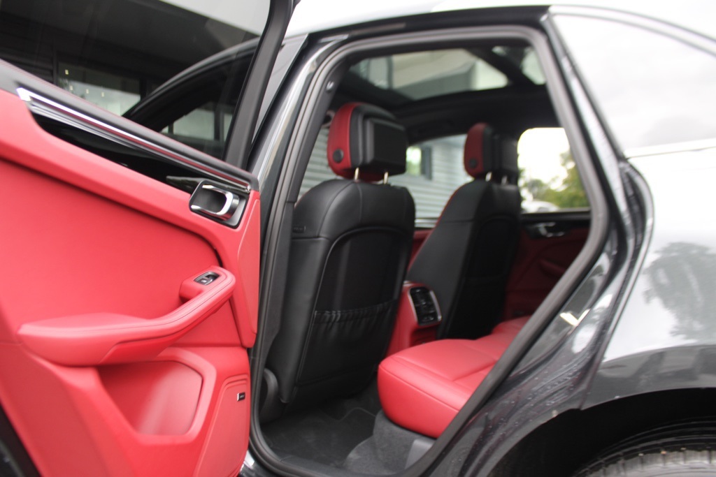 2025 Porsche Macan Base photo 31
