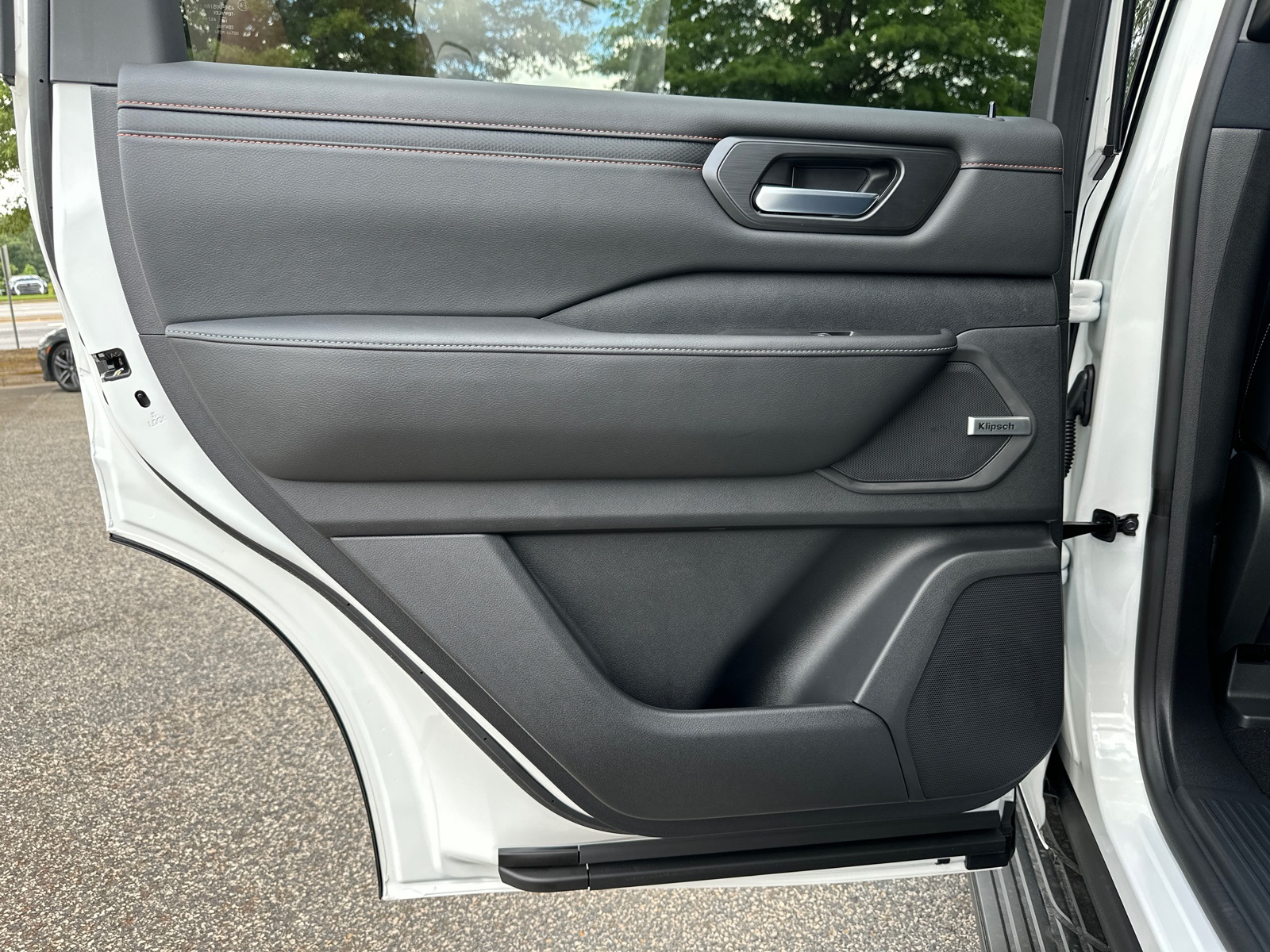 2025 Nissan Armada photo 19