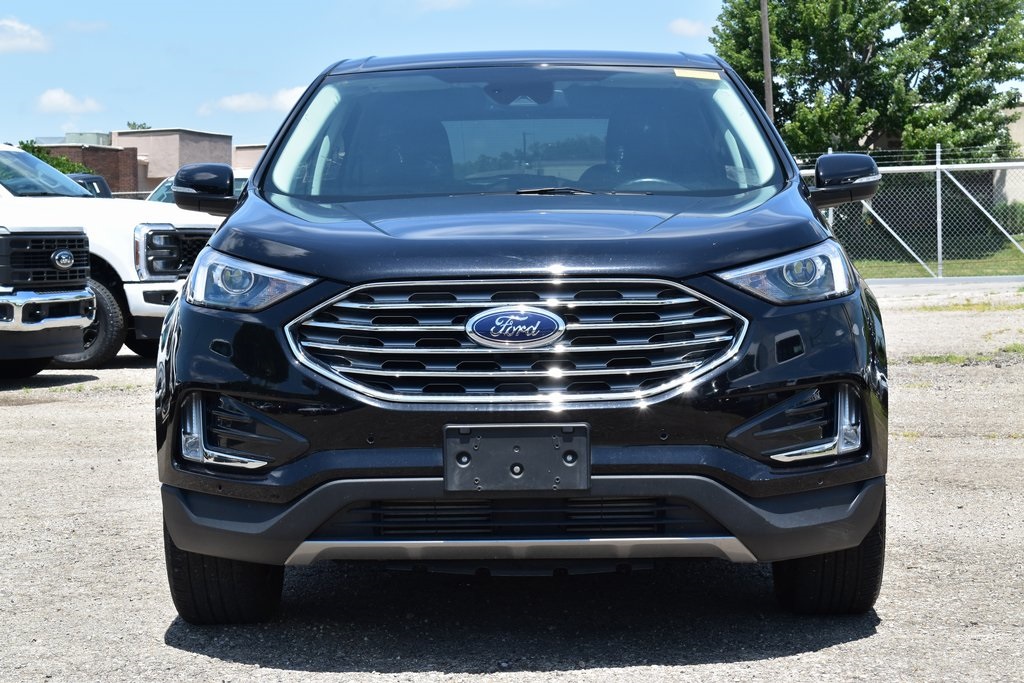 2024 Ford Edge Titanium photo 2