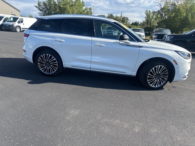 2022 Lincoln Corsair Standard photo 8