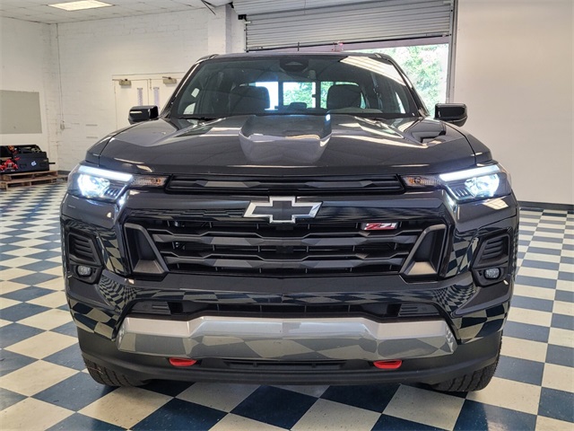 2024 Chevrolet Colorado Z71 photo 2