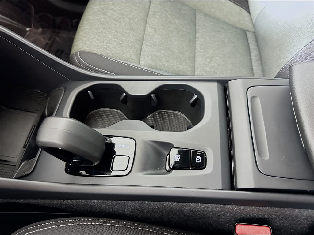2025 Volvo XC40 Core photo 29