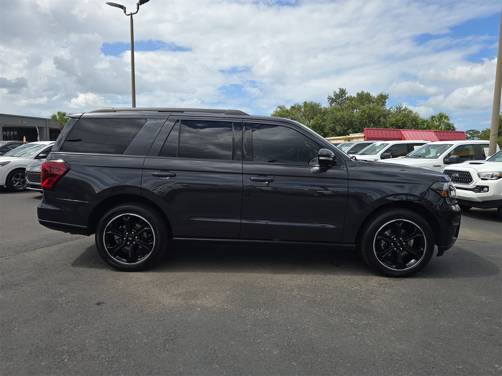 2024 Ford Expedition Limited photo 2