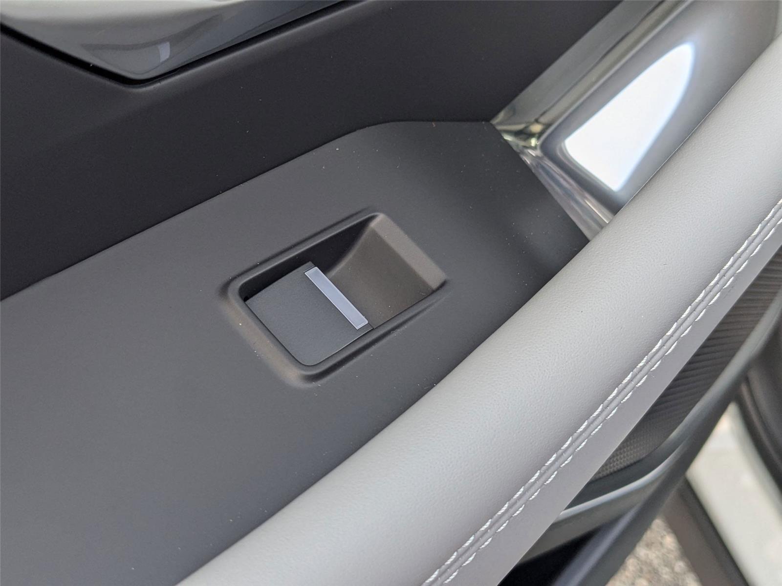 2024 Jaguar E-PACE R-Dynamic SE photo 26