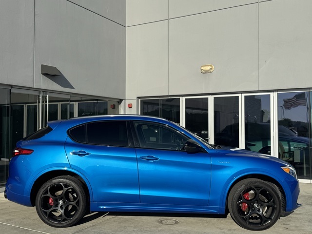 2022 Alfa Romeo Stelvio Ti Sport photo 8
