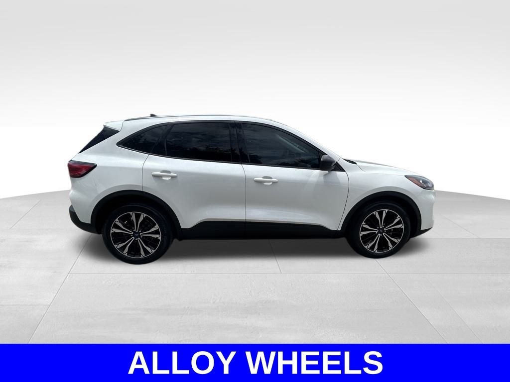 2022 Ford Escape SE photo 4