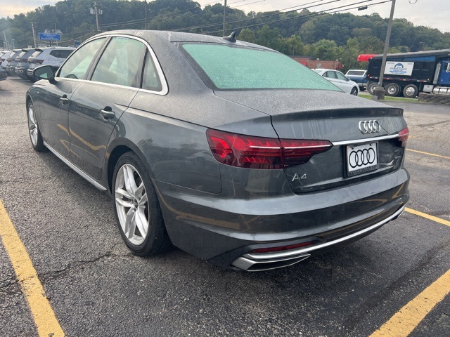 2022 Audi A4 45 S line Premium photo 4