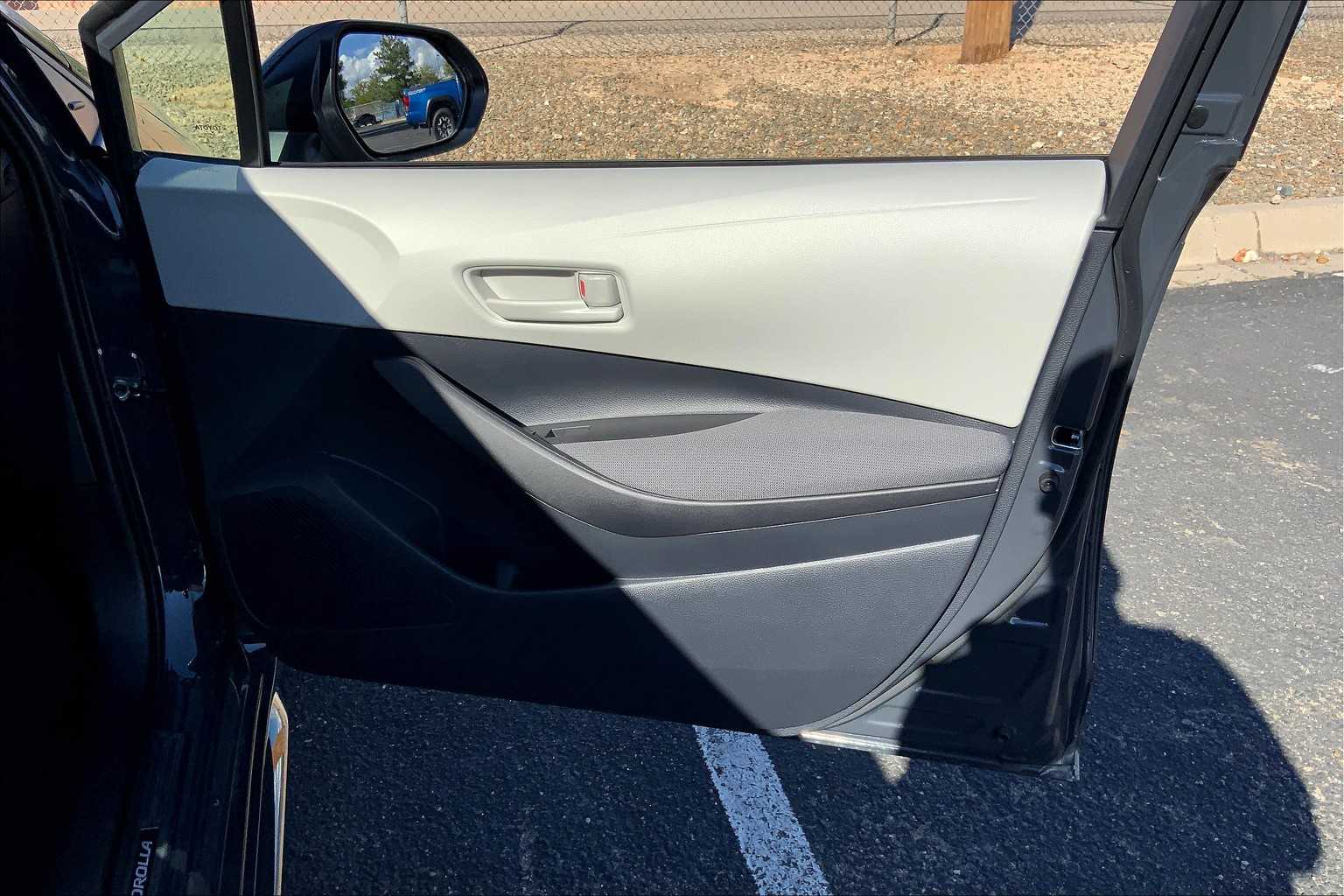 2025 Toyota Corolla LE photo 19