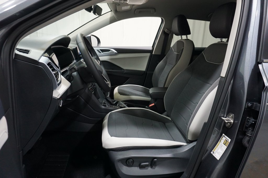 2025 Volkswagen Taos SE photo 10