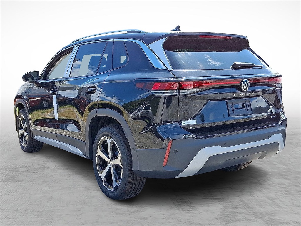 2025 Volkswagen Tiguan SE photo 3