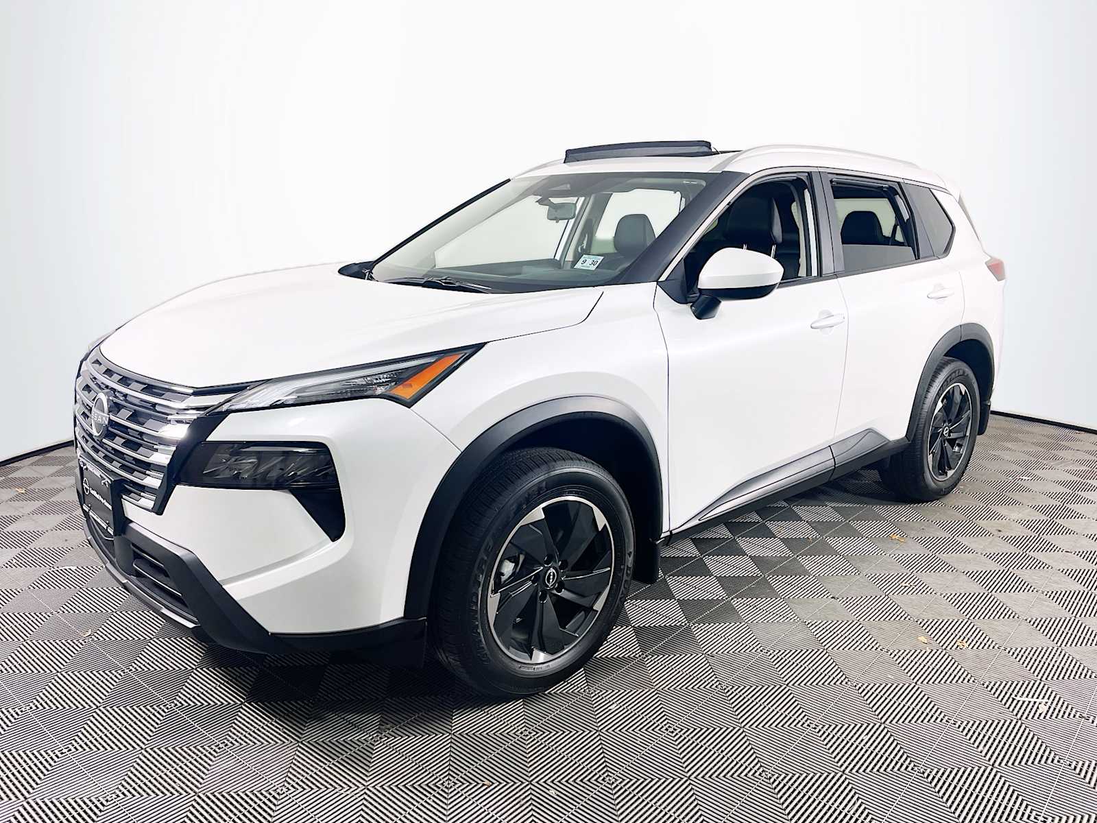 2026 Nissan Rogue SV's photo