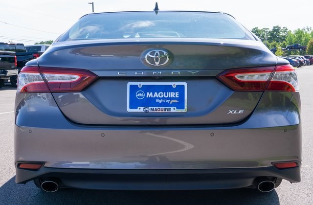 2018 Toyota Camry XLE photo 2