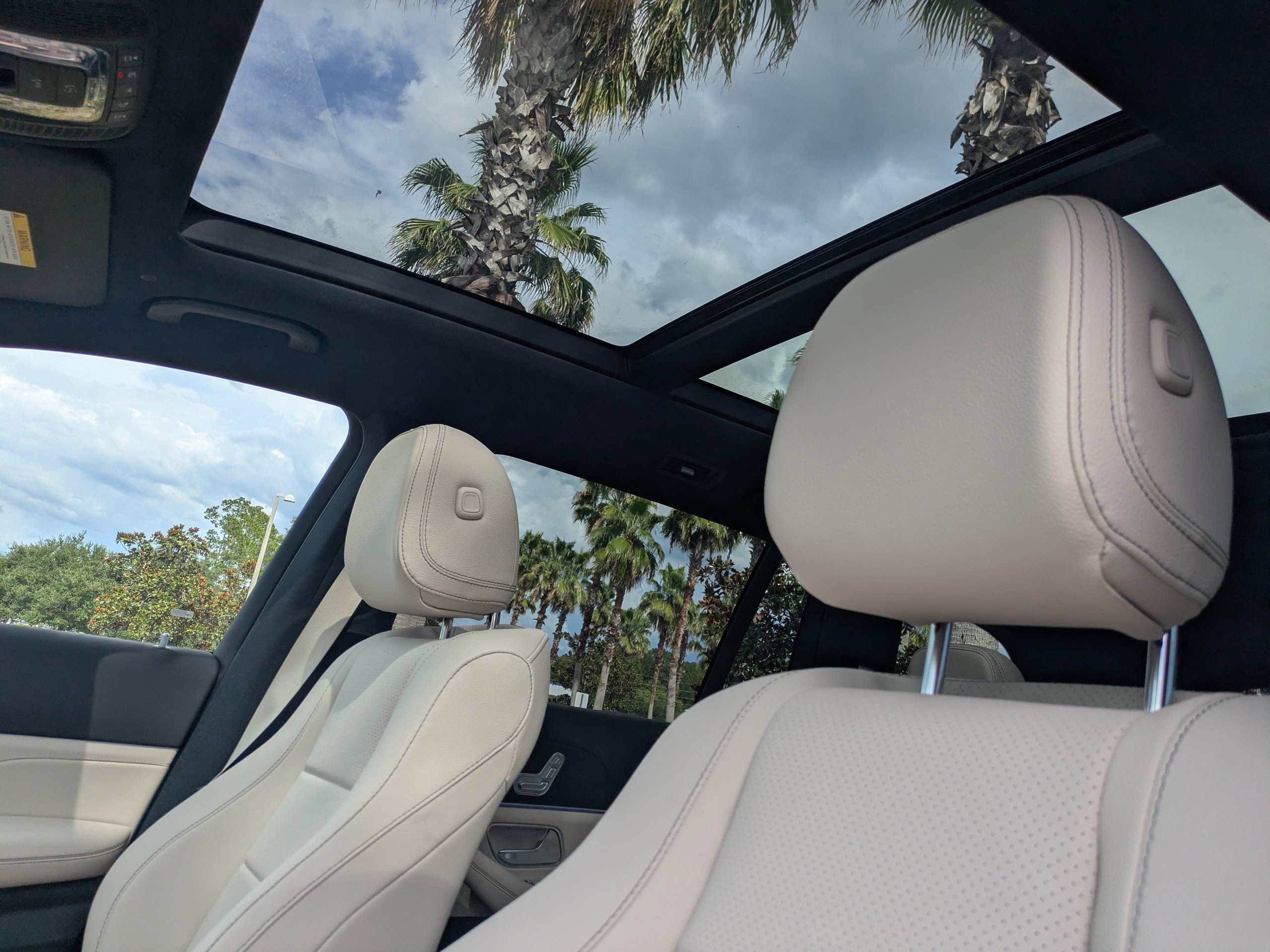 2025 Mercedes Benz GLS 450 4MATIC photo 3