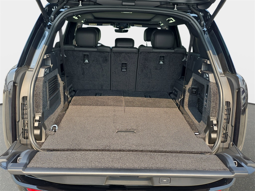 2025 Land Rover Range Rover SE photo 13