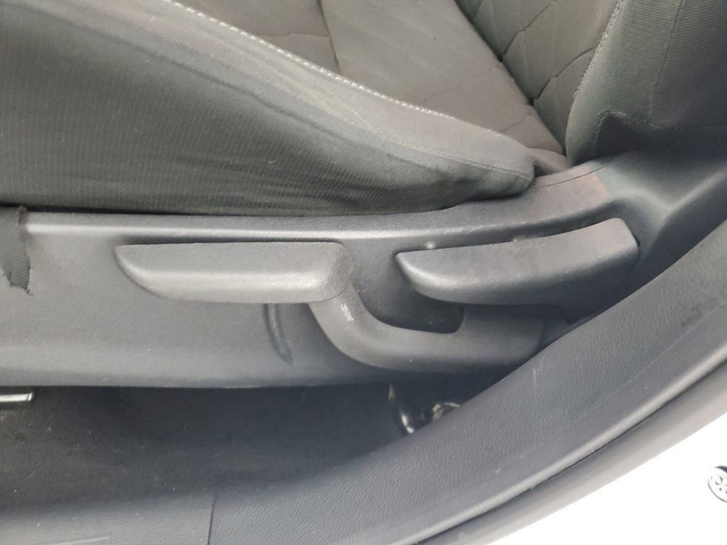 2020 Nissan Kicks S photo 25