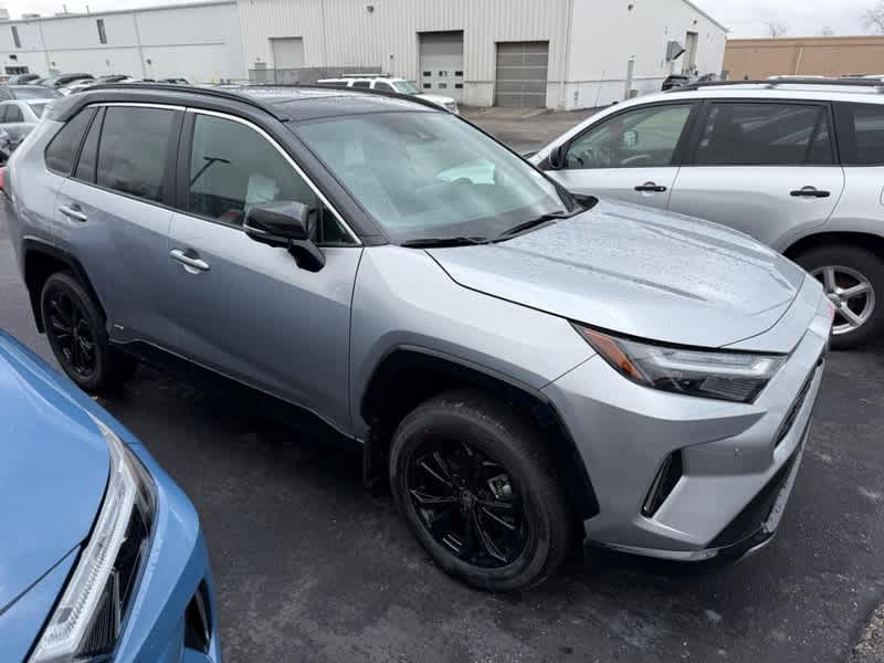 2025 Toyota RAV4 XSE's photo
