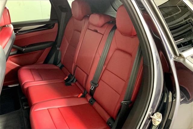 2022 Porsche Cayenne Platinum Edition photo 19