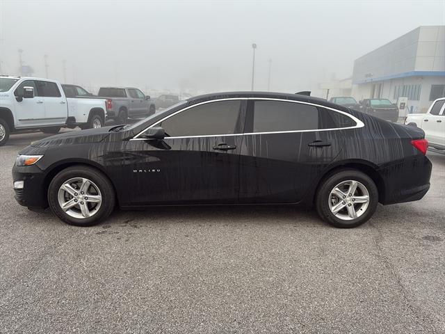 2025 Chevrolet Malibu LS photo 4