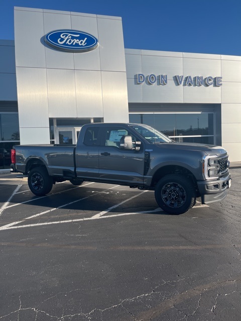 2026 Ford F-350 Super Duty XL's photo