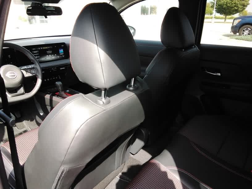 2025 Nissan Kicks SR photo 2