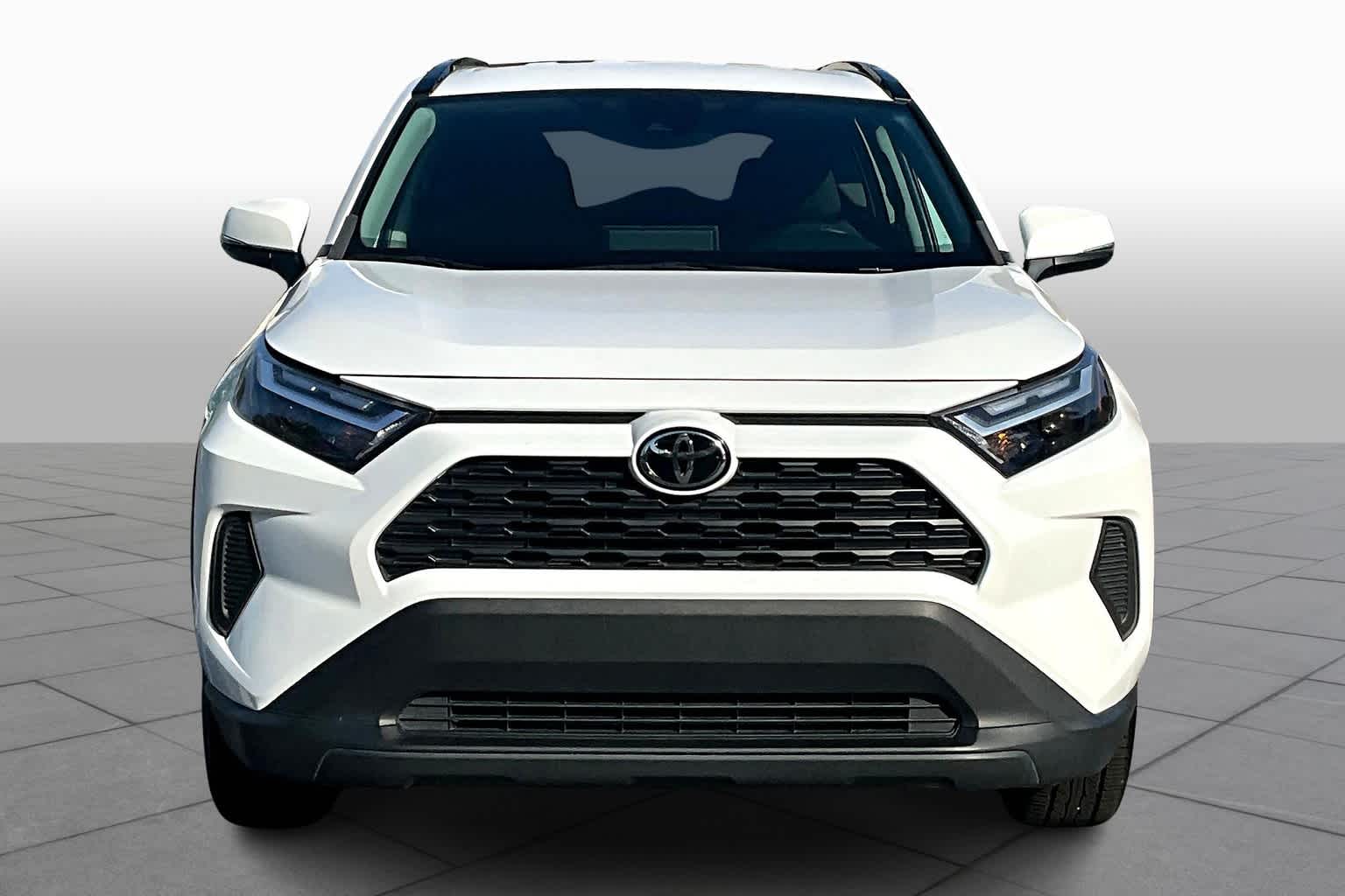 2022 Toyota RAV4 XLE photo 3
