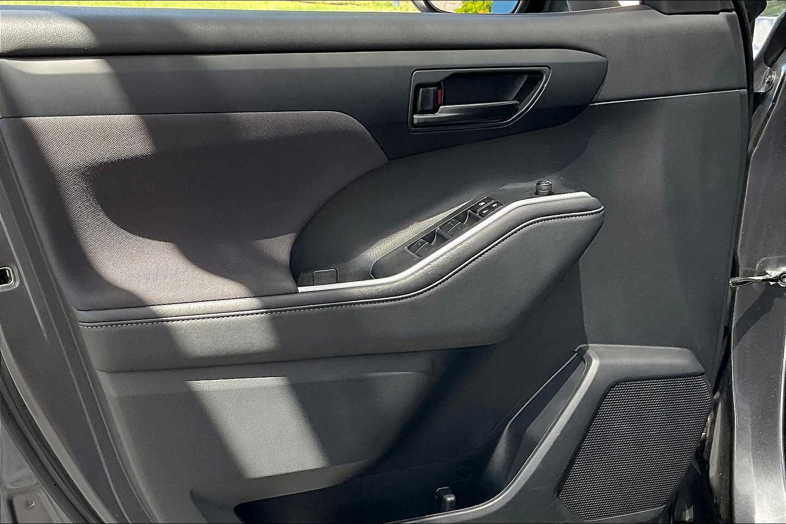 2023 Toyota Highlander L photo 58
