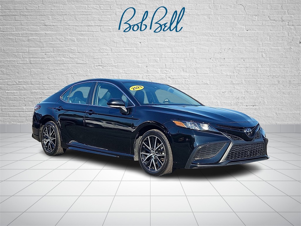 2023 Toyota Camry SE's photo