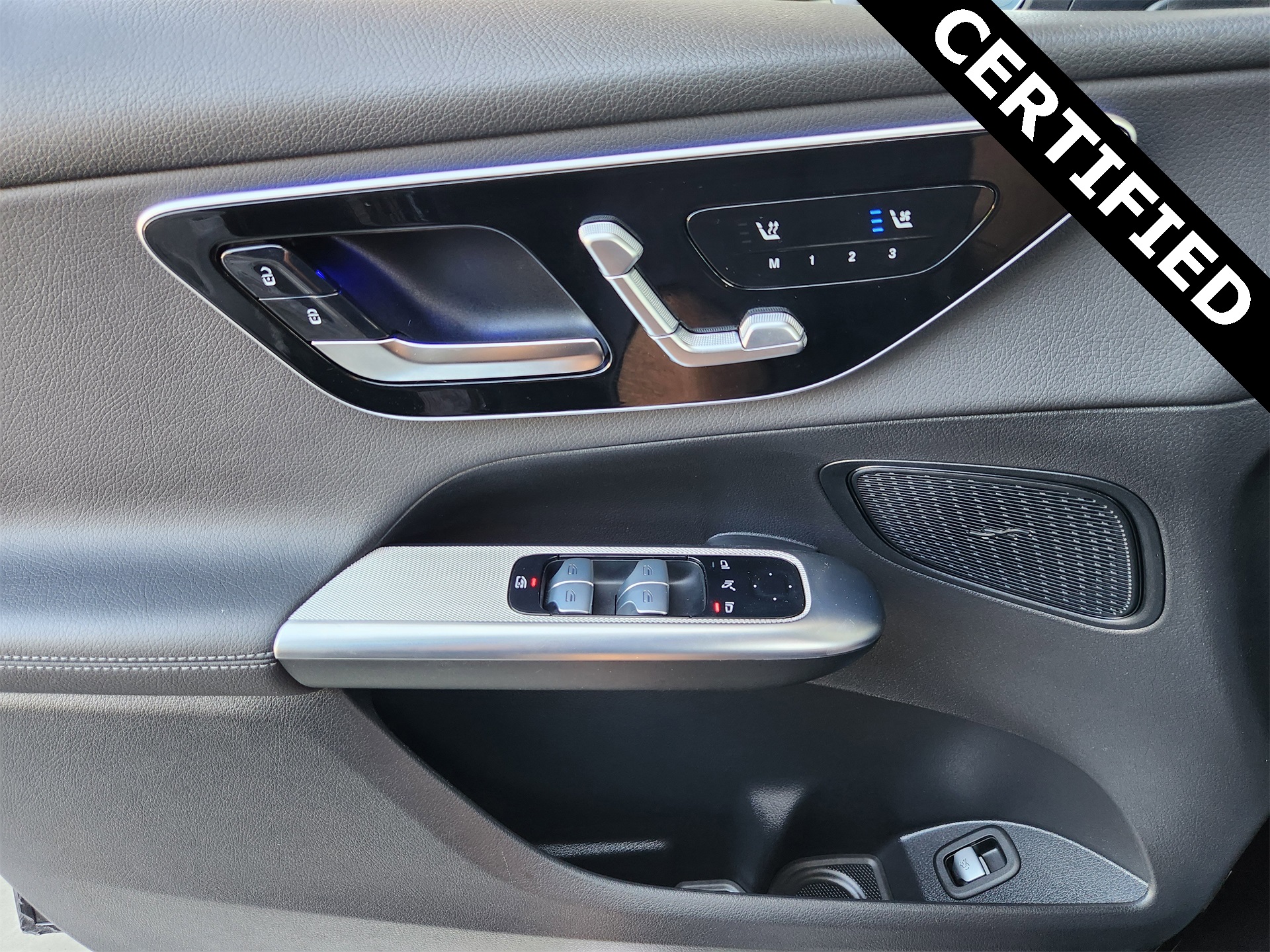 2025 Mercedes Benz GLC 300 photo 19