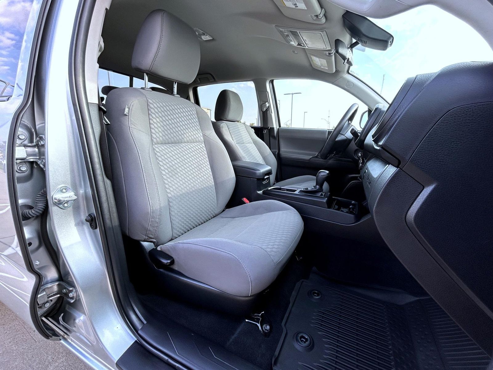 2022 Toyota Tacoma SR 4x4 photo 14
