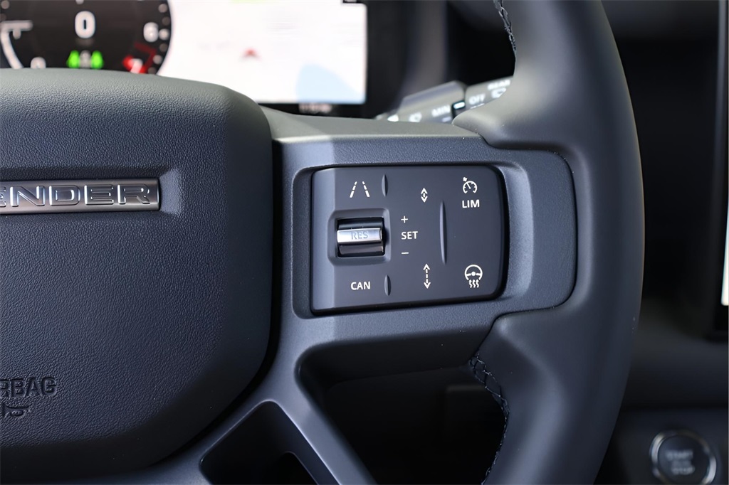 2025 Land Rover Defender 110 S photo 17