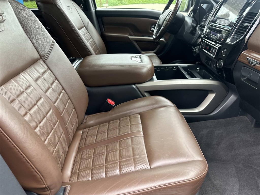 2021 Nissan Titan Platinum Reserve photo 10
