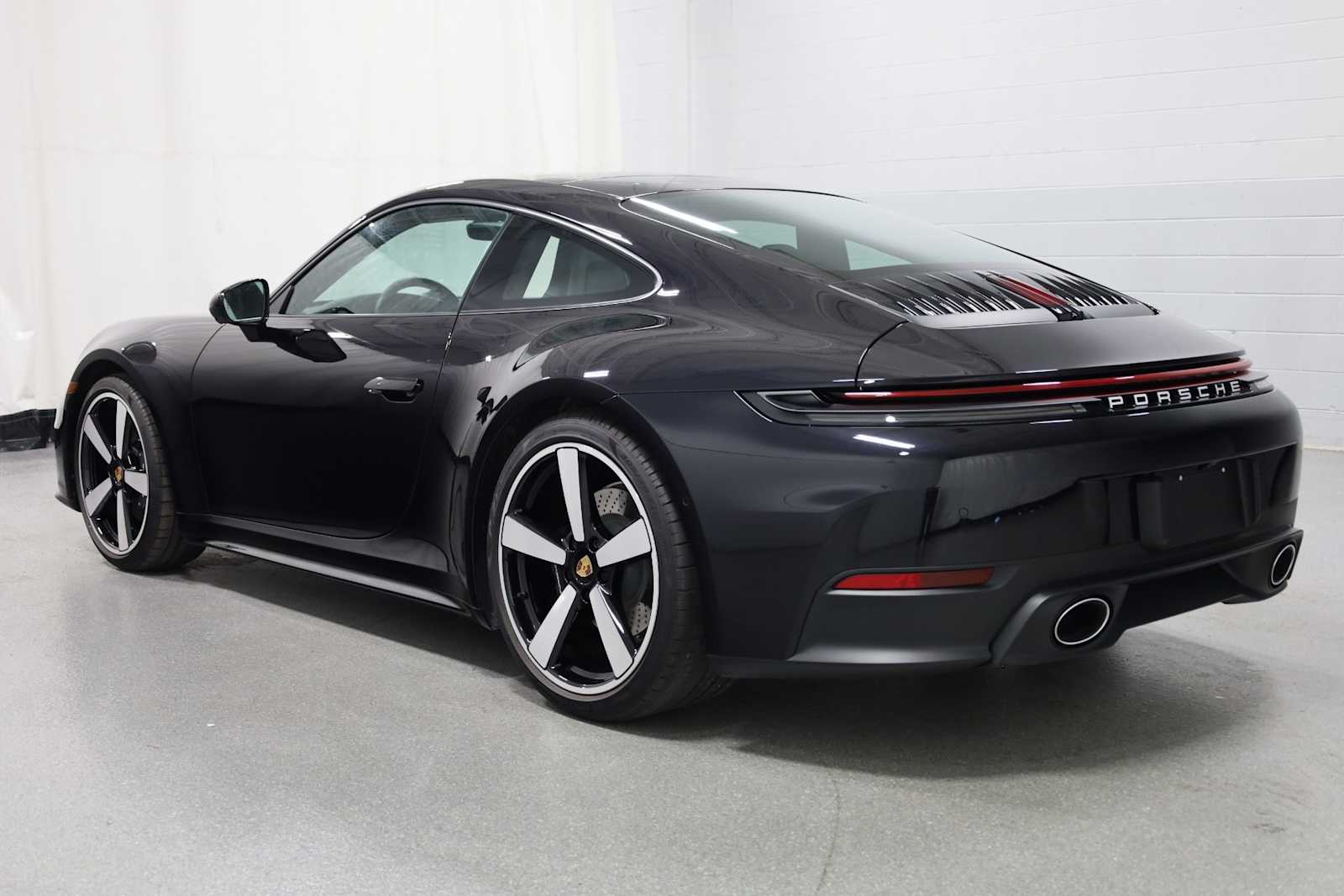 2025 Porsche 911 photo 3