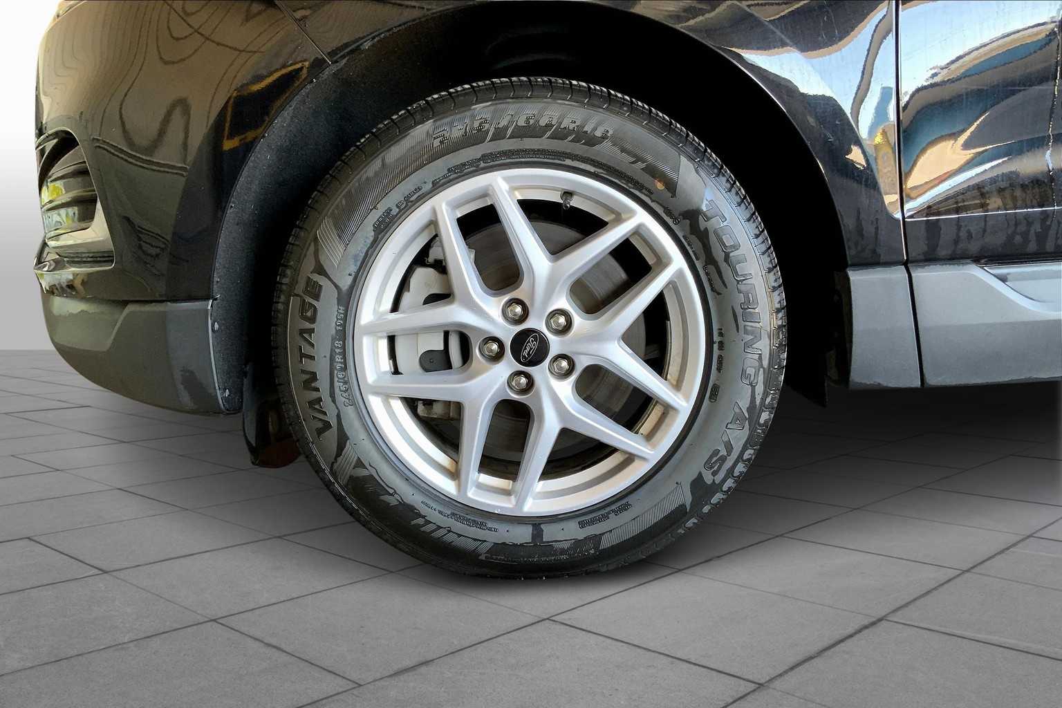 2023 Ford Edge SEL photo 10
