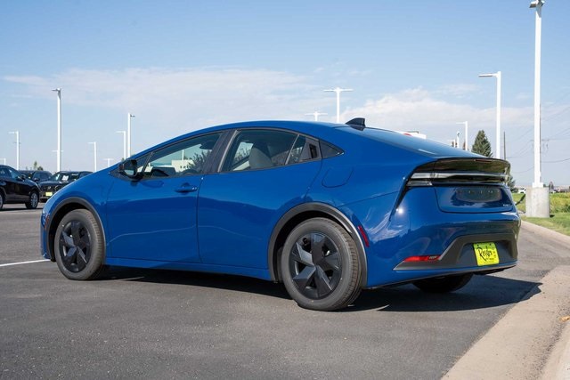 2026 Toyota Prius Plug-in Hybrid SE photo 9