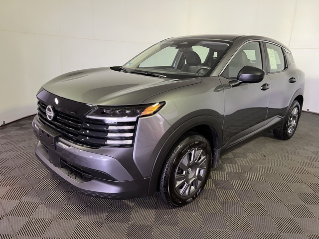2025 Nissan Kicks S photo 2