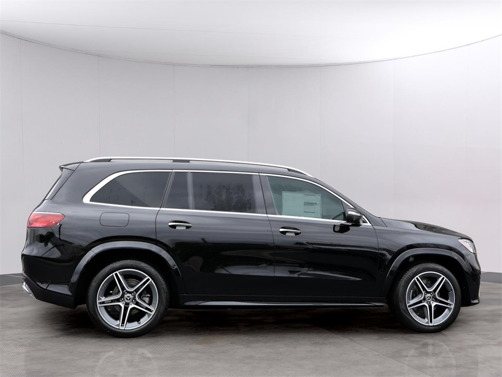 2025 Mercedes Benz GLS 450 4MATIC photo 3