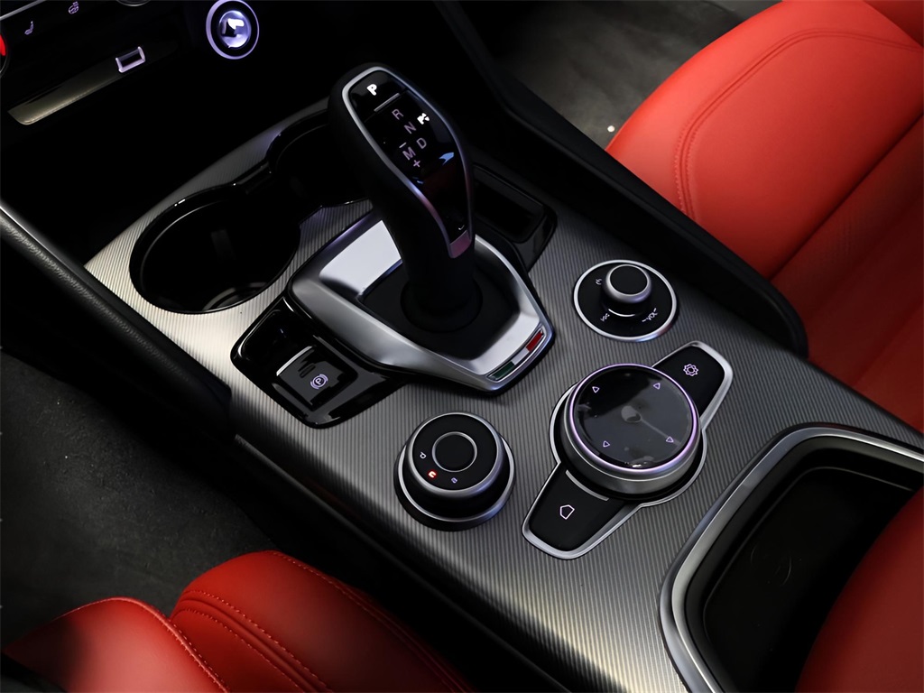 2025 Alfa Romeo Giulia Base photo 26